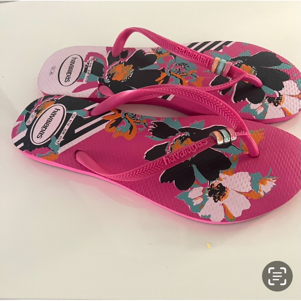 Havaianas Pink and Black Floral Flip Floral Tropical Sandals